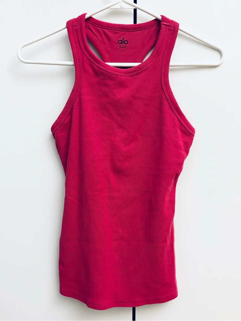 Like New Alo Yoga Aspire Ribbed Tank in Magenta Pink